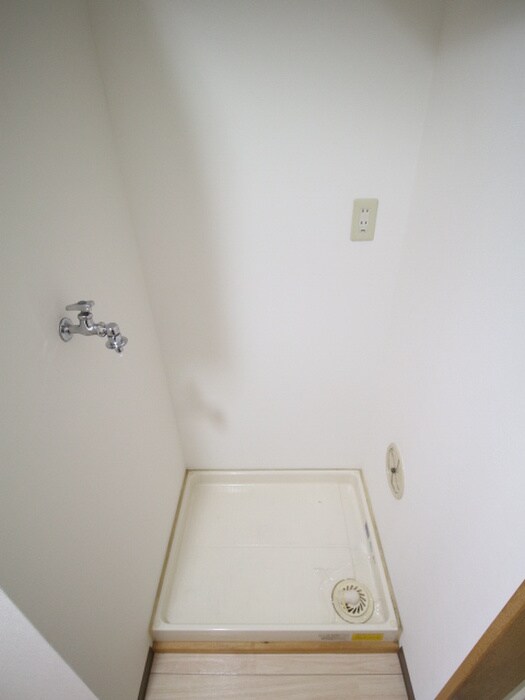 物件内観写真16　(洗濯機置場)