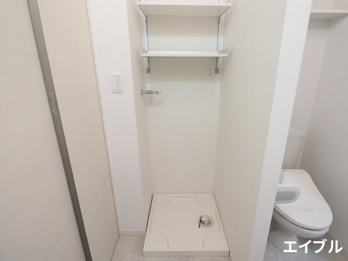 物件内観写真12　(洗濯機置場)