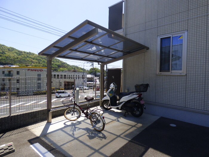 物件外観写真5　(駐輪場)