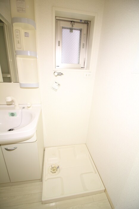 物件内観写真12　(洗濯機置場)