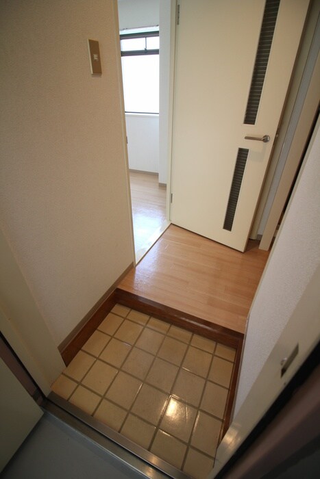 物件内観写真12　(玄関)