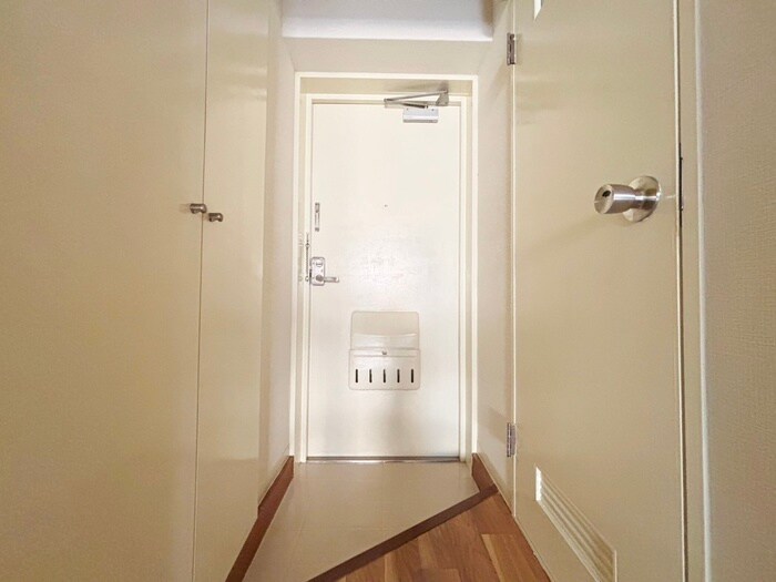 物件内観写真13　(玄関)
