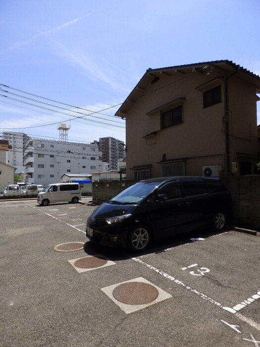 物件外観写真3　(駐車場)