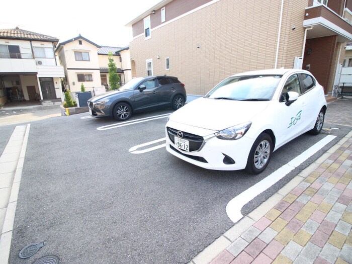 物件外観写真3　(駐車場)