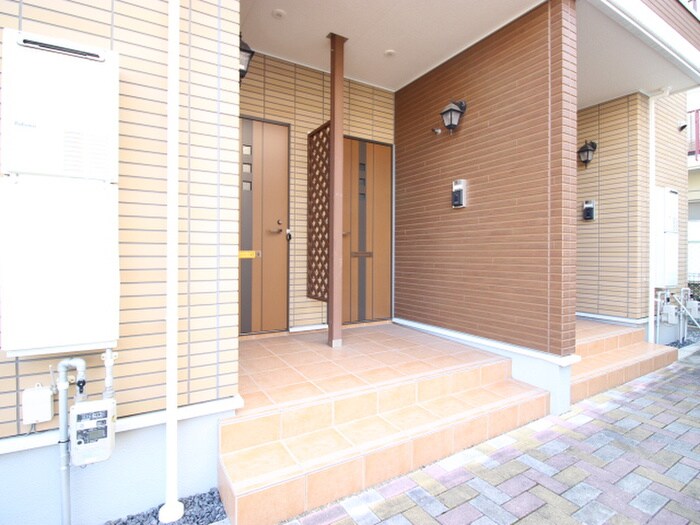 物件外観写真5　(エントランス部分)