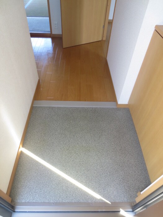 物件内観写真12　(玄関)