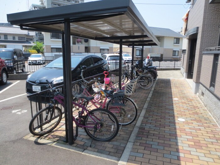 物件外観写真2　(駐輪場)