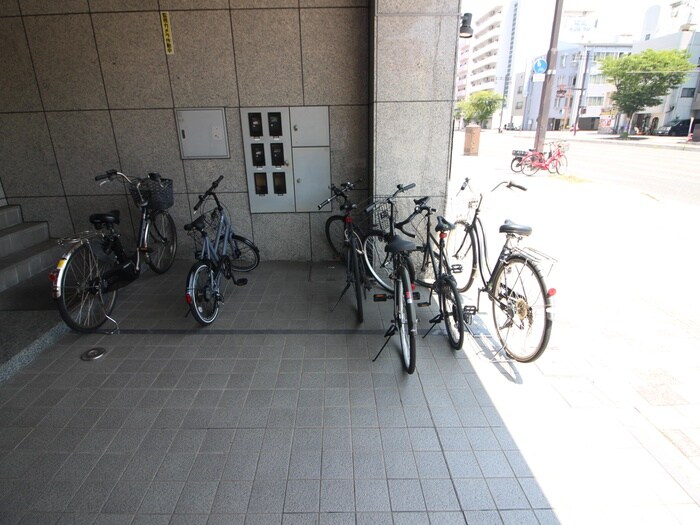 物件外観写真3　(駐輪場)