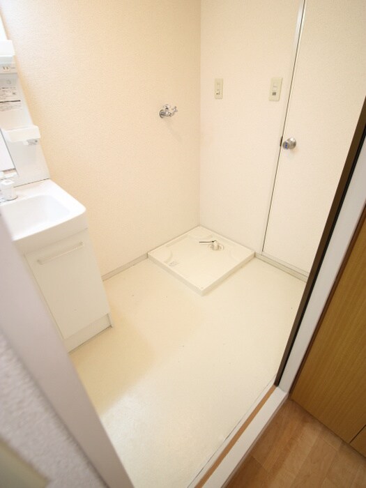 物件内観写真12　(洗濯機置場)