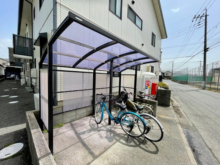 物件外観写真4　(駐輪場)