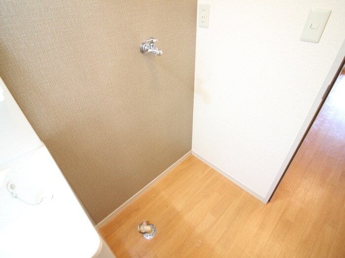 物件内観写真11　(洗濯機置場)