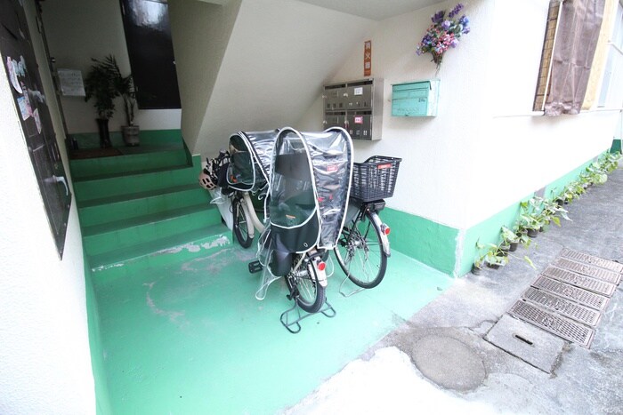 物件外観写真5　(駐輪場)