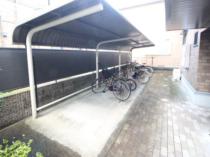物件外観写真2　(駐輪場)