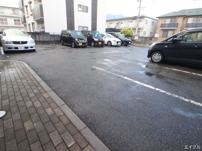 物件外観写真4　(駐車場)