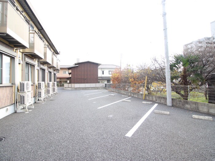 物件外観写真2　(駐車場)