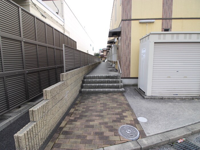 物件外観写真5　(エントランス部分)