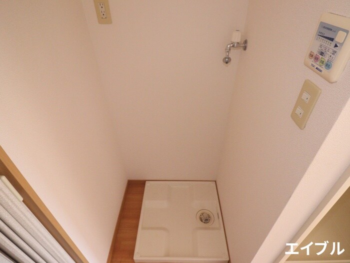 物件内観写真12　(洗濯機置場)