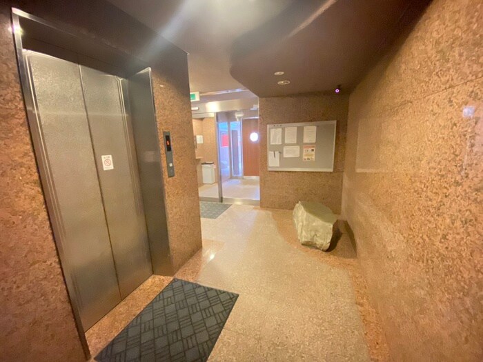 物件外観写真5　(エントランス部分)