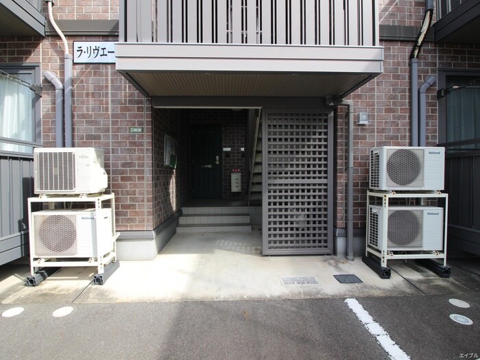 物件外観写真4　(エントランス部分)