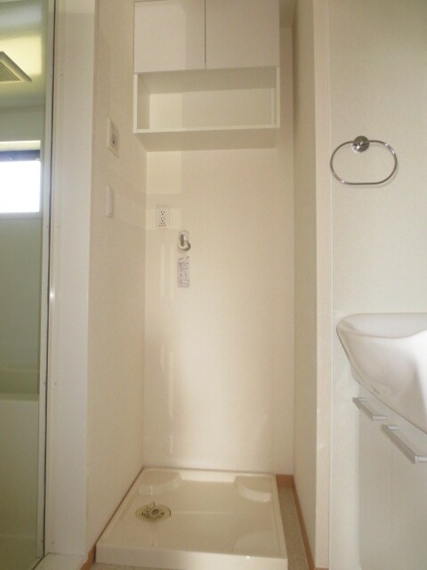 物件内観写真17　(洗濯機置場)