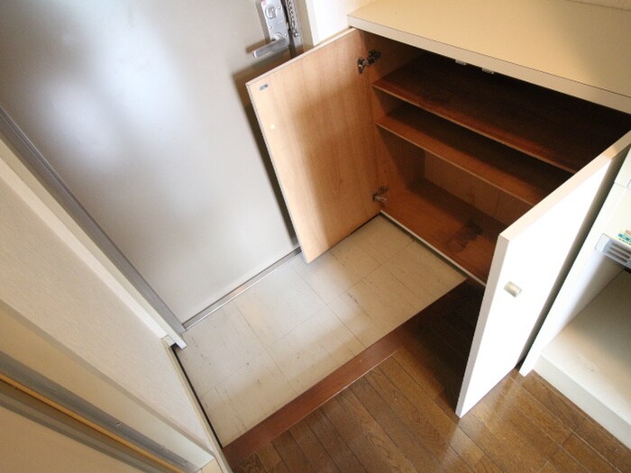 物件内観写真13　(玄関)