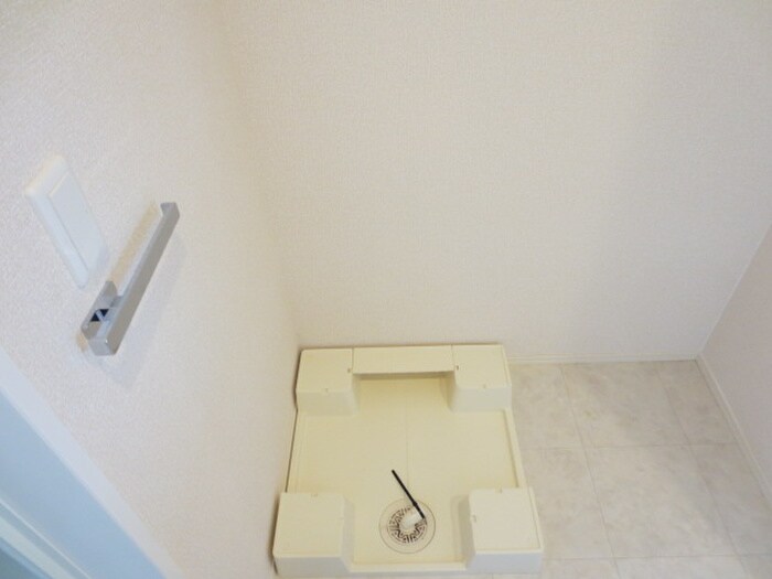 物件内観写真15　(洗濯機置場)