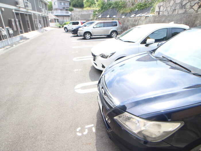 物件外観写真3　(駐車場)