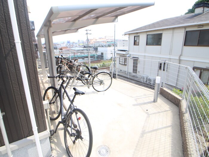 物件外観写真4　(駐輪場)