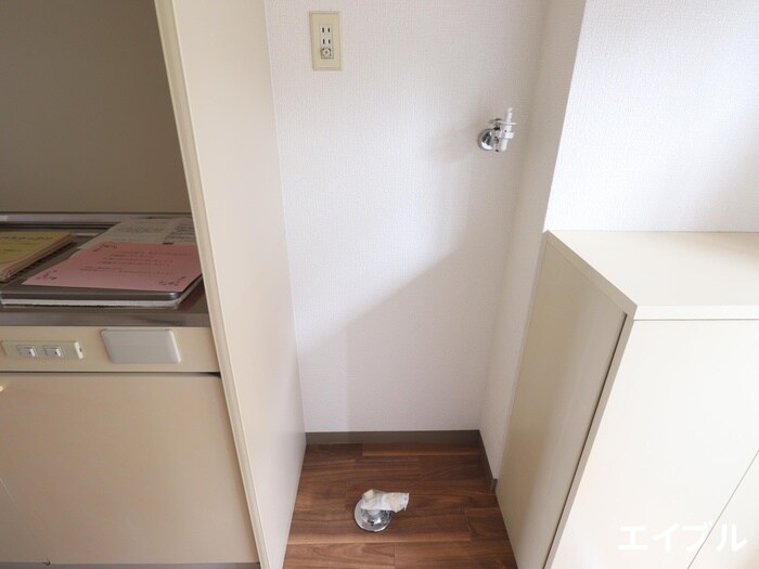 物件内観写真8　(洗濯機置場)