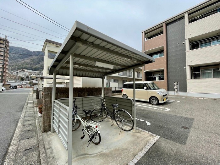 物件外観写真4　(駐輪場)