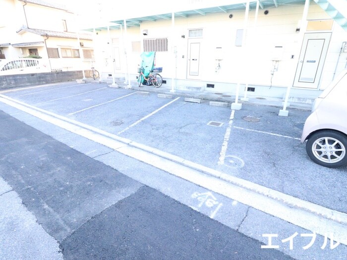 物件外観写真2　(駐車場)