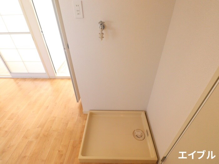 物件内観写真12　(洗濯機置場)