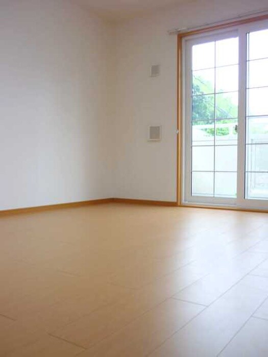 物件内観写真8　(室内からの展望)