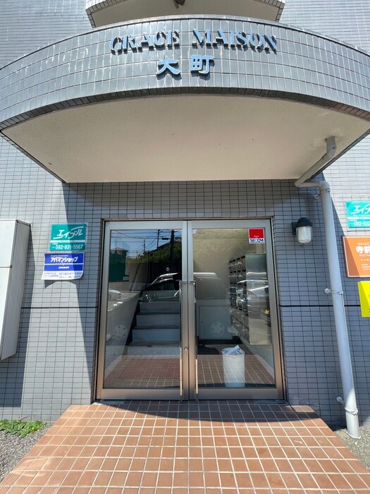 物件外観写真3　(エントランス部分)