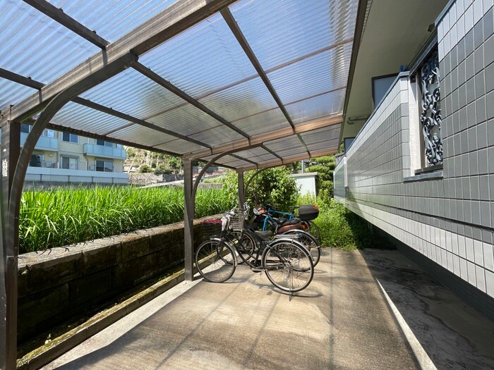 物件外観写真6　(駐輪場)