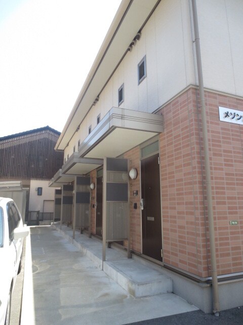 物件外観写真3　(エントランス部分)