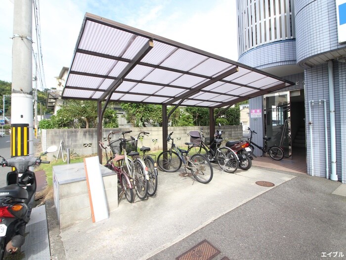 物件外観写真2　(駐輪場)