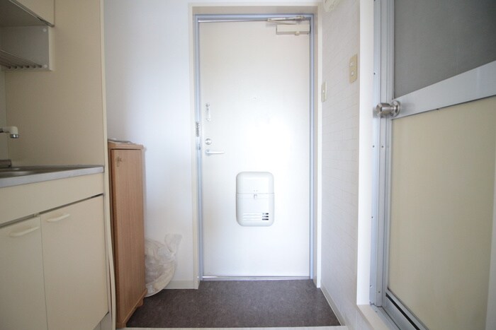 物件内観写真13　(玄関)