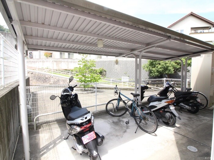 物件外観写真3　(駐輪場)
