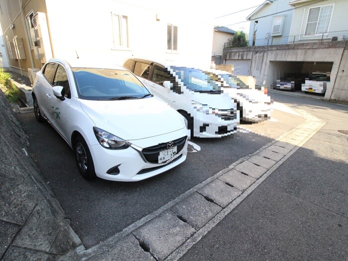 物件外観写真2　(駐車場)