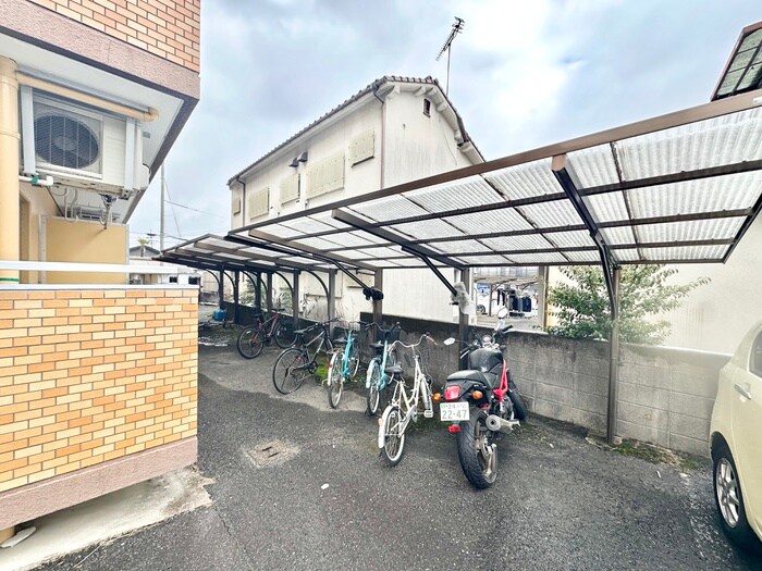 物件外観写真4　(駐輪場)