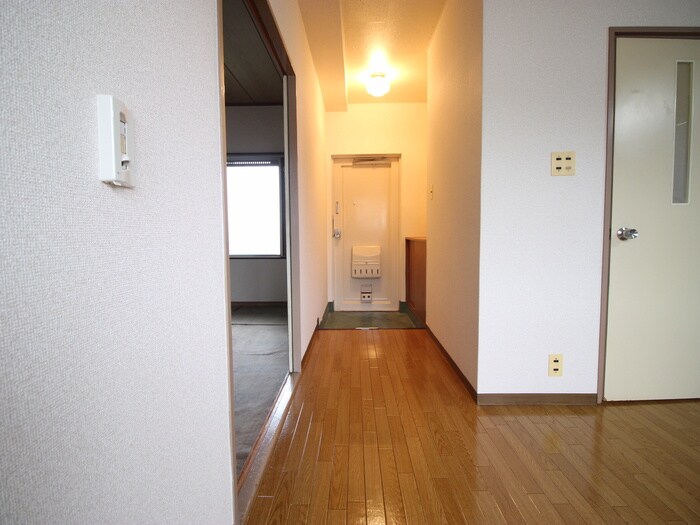 物件内観写真12　(廊下)
