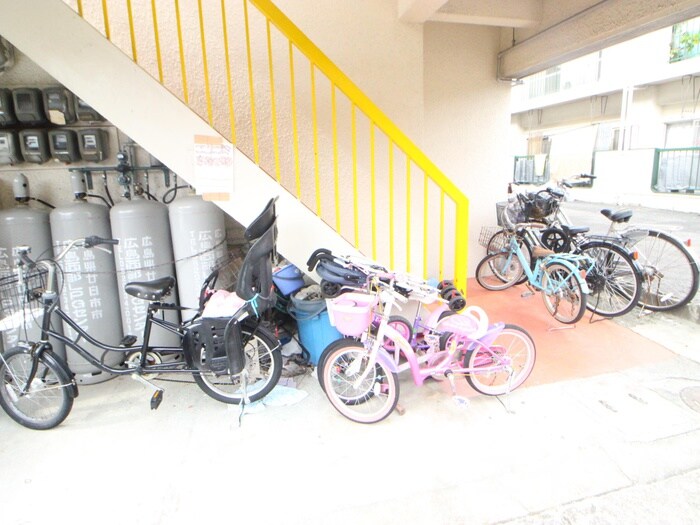 物件外観写真5　(駐輪場)