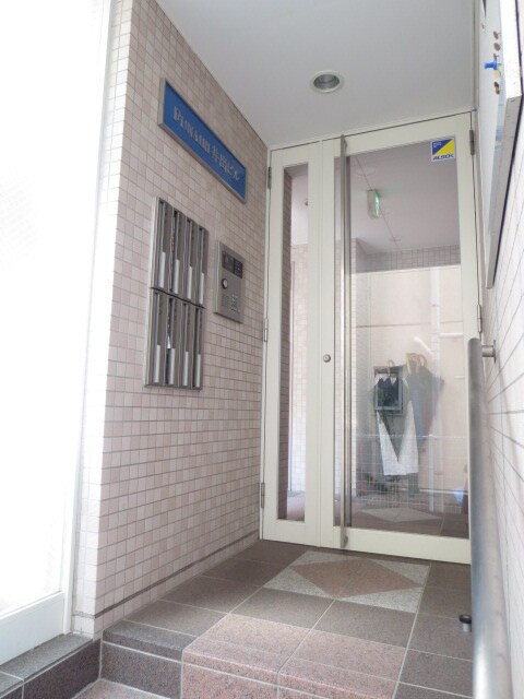 物件外観写真2　(エントランス部分)