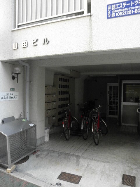 物件外観写真2　(エントランス部分)