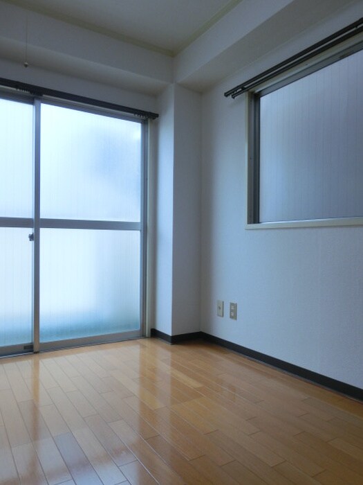 物件内観写真4　(居室)