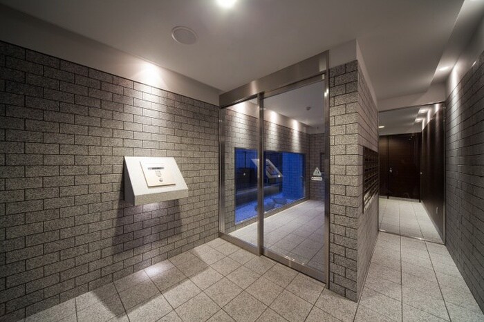 物件外観写真2　(エントランス部分)