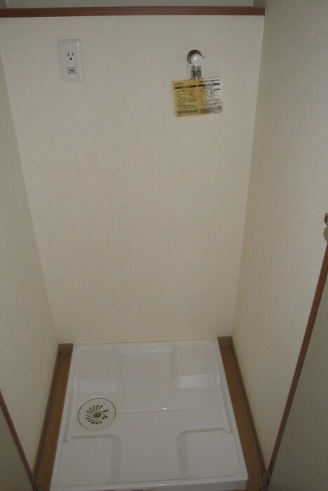 物件内観写真11　(洗濯機置場)