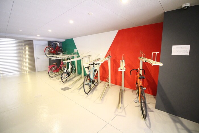 物件外観写真4　(駐輪場)