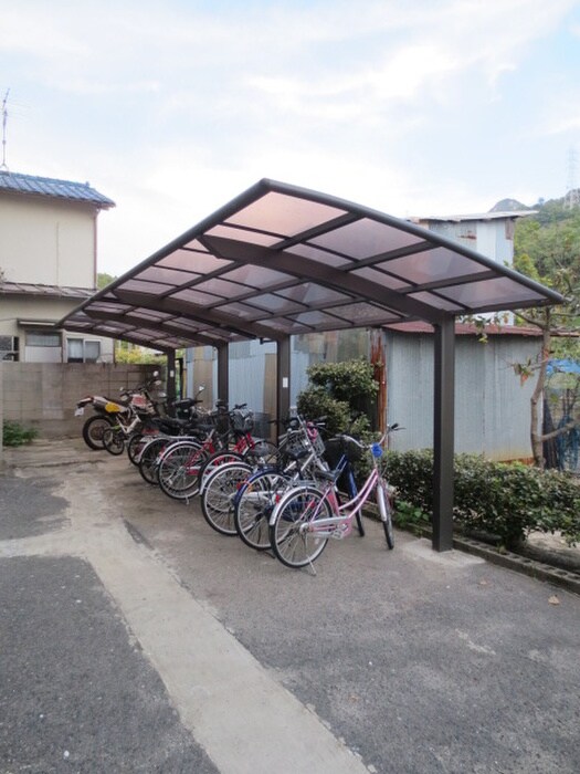 物件外観写真3　(駐輪場)